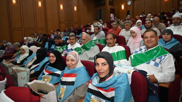 المحافظ يودع الحجاج 