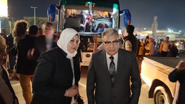محافظ الدقهلية يودع الفوج الأول لحجاج الجمعيات الأهلية