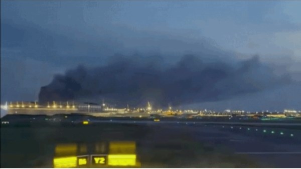 حريق واسع قرب مطار شارل ديجول في باريس واستنفار فرق الإطفاء