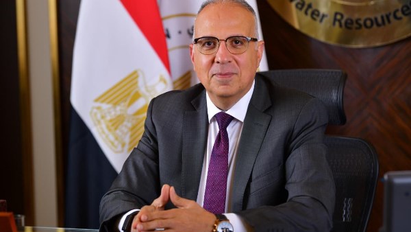 وزير الري يشيد بموظفين تصدوا لمحاولة سرقة محطة الرديسية بأسوان