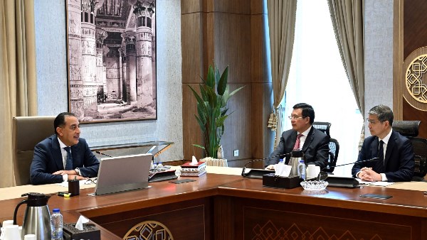 رئيس الوزراء يشيد بمشاركة الشركات الصينية في مشروعات العاصمة الجديدة ويجدد دعم مصر لمبدأ رئيس الوزراء يشيد بمشاركة الشركات الصينية في مشروعات العاصمة الجديدة ويجدد دعم مصر لمبدأ