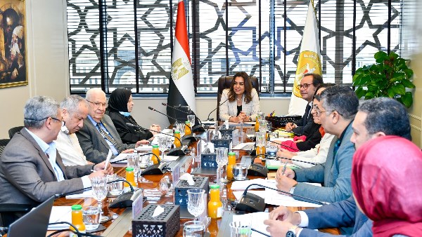 وزيرة التنمية المحلية والبيئة 