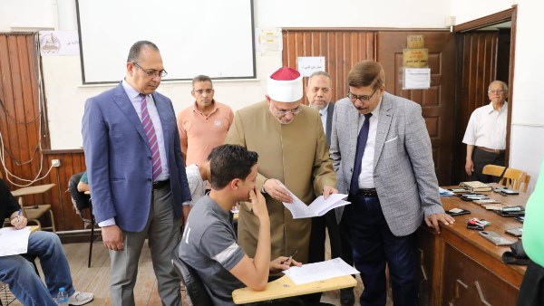 رئيس جامعة الأزهر يتابع سير امتحانات نهاية الفصل الدراسي الثاني بكليتي اللغات والترجمة والإعلام للبنين