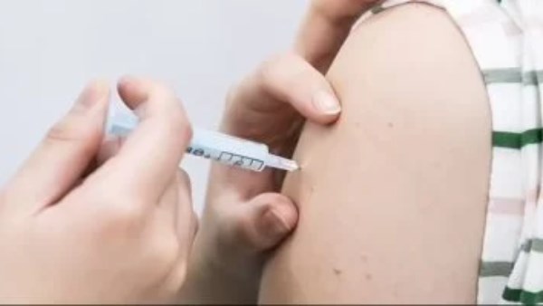 حقنة الحياة.. علاج بريطاني جديد يُنهي 14 نوعًا من السرطان في دقيقة