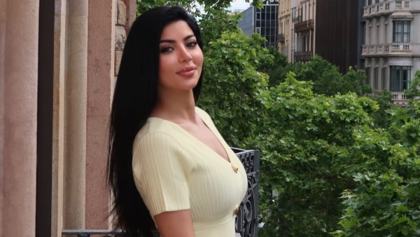 كارولين عزمي 