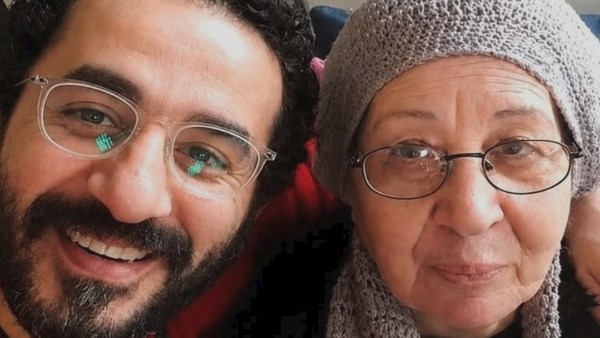 احمد حلمي ووالدته