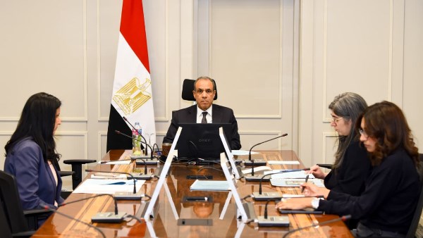خلال الاجتماع