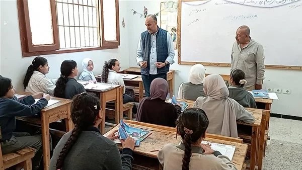 هاتولي أم رجل مكسورة..  واقعة إهانة جديدة من وكيل مديرية تعليم بني سويف لمديرة مدرسة