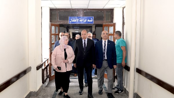 رئيس جامعة المنصورة يتابع ميدانيا تنفيذ وجاهزية مشروعات التطوير بالقطاع الطبي