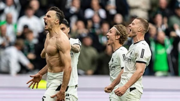 برروسيا مونشجلادباخ يحقق فوزا صعبا على دورتموند بهدف نظيف في الدوري الالماني
