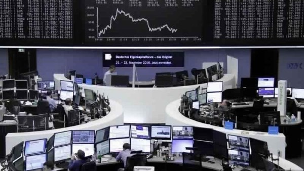 الأسهم الأوروبية تتراجع بفعل ضغوط قطاع السيارات والرسوم الأمريكية
