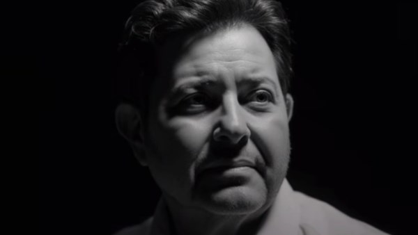 عمرو دياب وأحمد سعد الأبرز.. غضب على مواقع التواصل لغياب بعض المطربين عن عزاء هاني شاكر