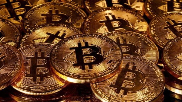 بيتكوين تتجاوز 80 ألف دولار وسط تقدم تشريعي وتحول مصرفي
