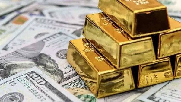 الذهب يتراجع مع قفزة النفط وصعود الدولار بعد تبدد آمال السلام بين أمريكا وإيران