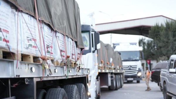 الأردن يطلق خامس قافلة إغاثية إلى لبنان تضم 25 شاحنة مساعدات