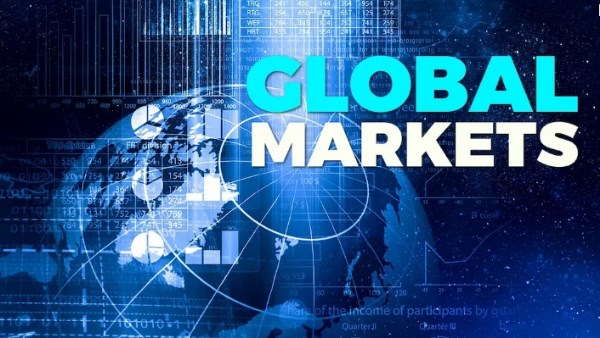 الأسهم العالمية قرب مستويات قياسية وسط آمال باتفاق أمريكي ـ إيراني لإعادة فتح مضيق هرمز