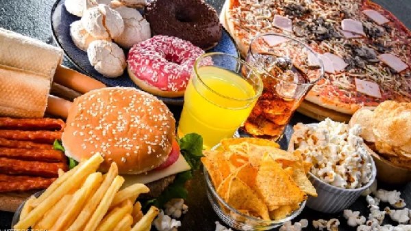 من المطبخ إلى الدماغ.. كيف تؤثر بعض الأطعمة على تركيزك وقدراتك الذهنية؟