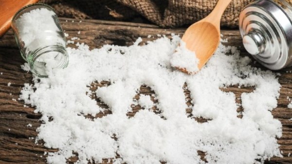ليس ارتفاع ضغط الدم فقط.. 7 أضرار صحية خطيرة للإفراط في تناول الملح يوميًا