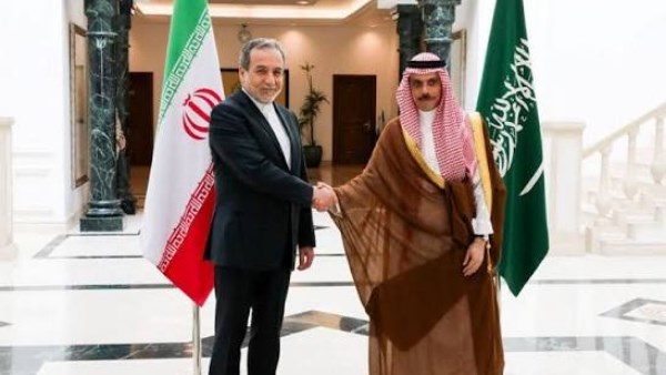 للمرة الثانية خلال 24 ساعة.. السعودية وإيران يبحثان التطورات الخطيرة بالمنطقة