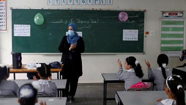 وفاة معلمة في أسوان تعيد أزمة الانتدابات إلى الواجهة.. والنق