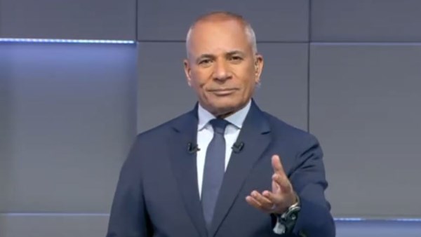 مشهد عنصري.. أحمد موسى: أمريكا فتشت منتخب السنغال 