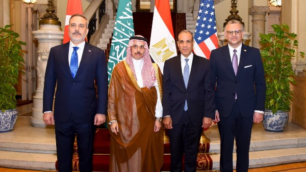 وزير الخارجية يعقد اجتماعاً رباعياً مع نظيريه السعودي والتركي وكبير مستشاري الرئيس الأمريكي للشئون العربية والأفريقية لبحث التطورات الإقليمية