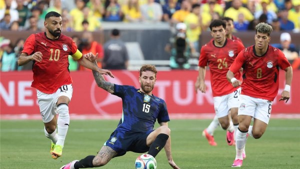 مباراة مصر والبرازيل.. ناقد رياضي: التجربة مفيدة لكن الأخطاء