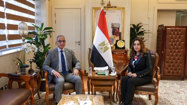 الدكتورة منال عوض