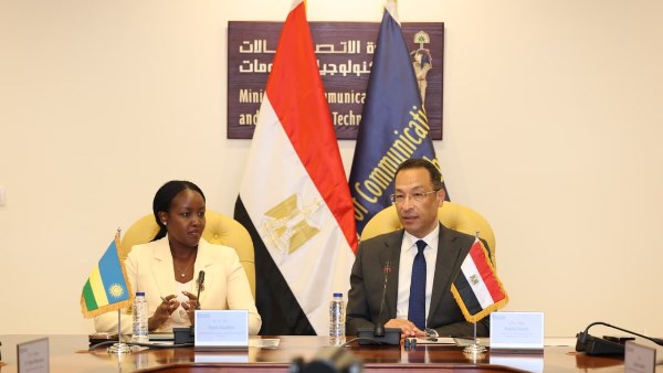 وزير الاتصالات وتكنولوجيا المعلومات