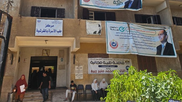 توقيع الكشف الطبي وتقديم الخدمات المجانية لـ1389 مواطنا في السنطة