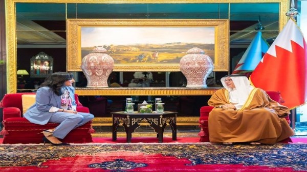 ولي العهد البحريني يؤكد الحرص على مواصلة الدفع بالعلاقات الث