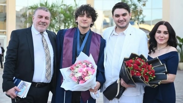 سلاف فواخرجي وعائلتها
