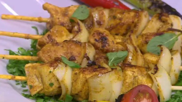 طريقة عمل كباب دجاج مشوي بالزبادي والنعناع .. بمذاق لا يُقاو
