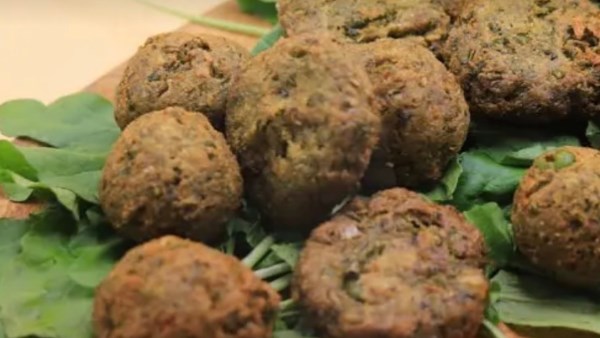 طريقة عمل فلافل البسلة بالحمص.. جديدة ولذيذة