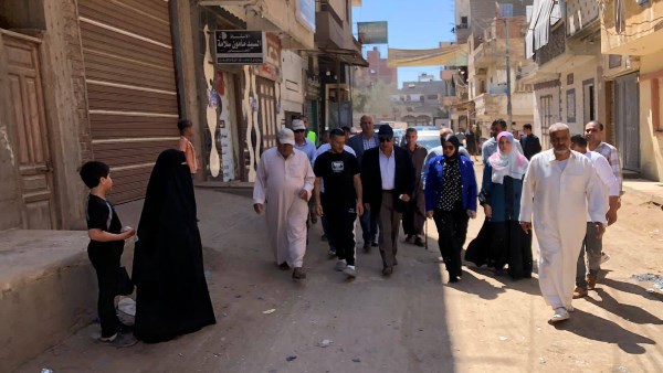 محافظ الدقهلية يتفقد قرية "نشا" بنبروه ويُثني على مستوى النظ