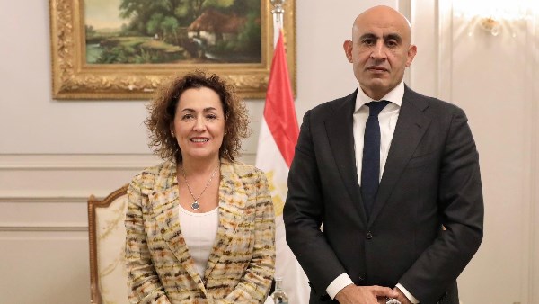  لقاء وزير التعليم مع السيدة إستر مونتيروبيو 