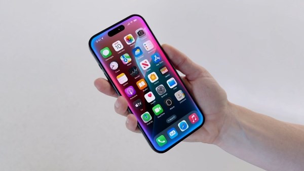كواليس اجتماع سري في 2025 أعاد صياغة مستقبل Apple Intelligen