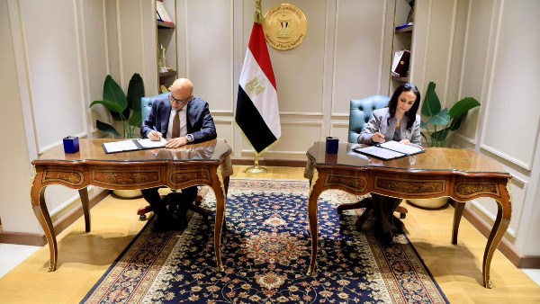 صورة من توقيع البروتوكول