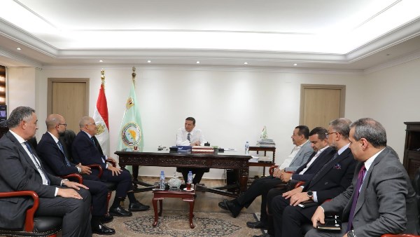  وزير الزراعة يلتقي رئيس اتحاد الصناعات لبحث التوسع في مبادرة "القرية المنتجة"