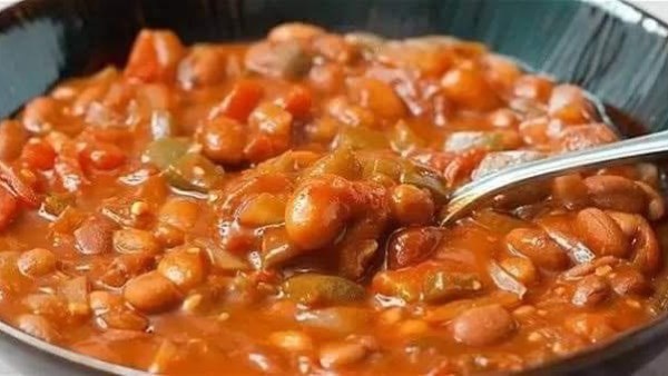 طريقة عمل الفول بالطماطم.