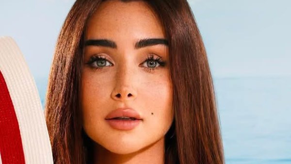 بالأحمر الناري.. هنا الزاهد تخطف الأنظار بجلسة تصو