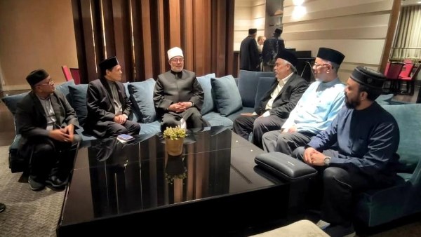 مفتي الجمهورية يلتقي أعضاء المنظمة العالمية لخريجي الأزهر بماليزيا