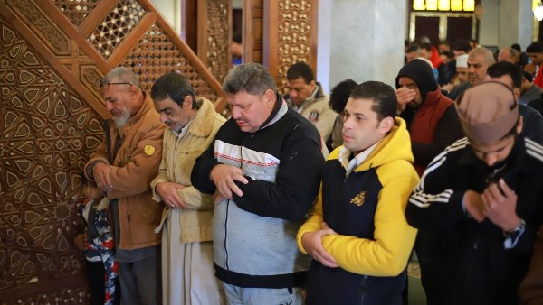 ما حكم من عجز عن أداء الصلاة في وقتها؟.. دار الإفتاء تجيب