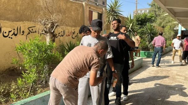 أول أيام الثانوية الأزهرية أدبي.. جولات مكثفة على اللجان وضب