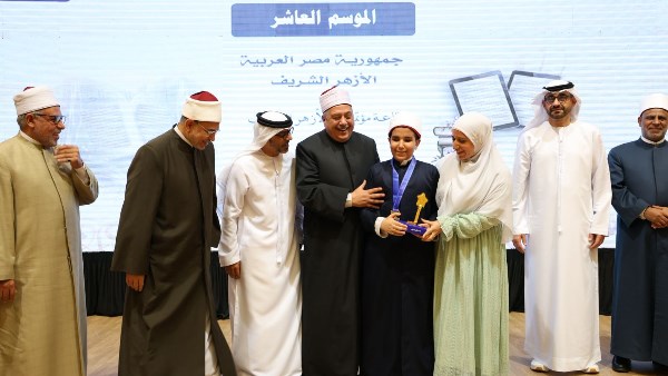 تكريم الطالب محمد الأمير بالمركز الأول في تحدي القراءة العربي