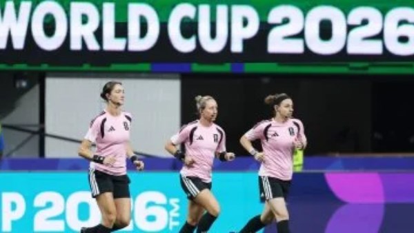  توري بينسو فى مباراة التشيك ضد جنوب أفريقيا