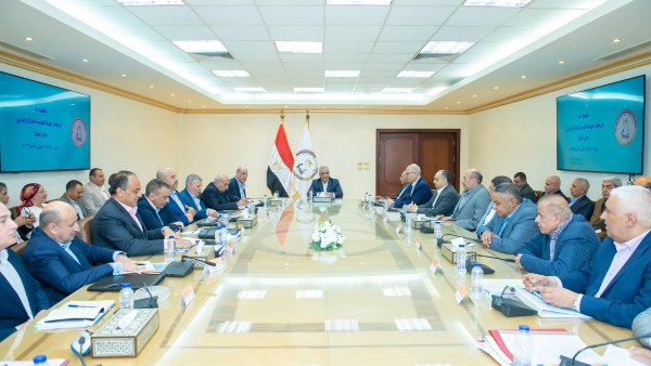 جمبلاط يتابع مؤشرات الأداء ويؤكد: تطوير الصناعة يبدأ من العنصر البشري