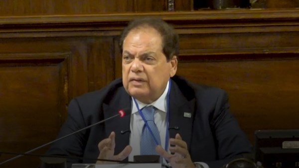 في اجتماعات البرلمان الأورمتوسطي.. أبو العينين يتحدث عن الدور المصري في عملية السلام بالشرق الأوسط في اجتماعات البرلمان الأورمتوسطي.. أبو العينين يتحدث عن الدور المصري في عملية السلام بالشرق الأوسط