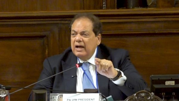 أبو العينين : دولة ليبيا الحبيبة تتتعرض إلى حروب بالوكالة .. ولا يجب أي تدخل أبو العينين : دولة ليبيا الحبيبة تتتعرض إلى حروب بالوكالة .. ولا يجب أي تدخل
