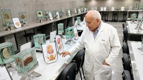 المرحوم الدكتور محمد صلاح الدين أستاذ التشريح بطب جامعة المنصورة 